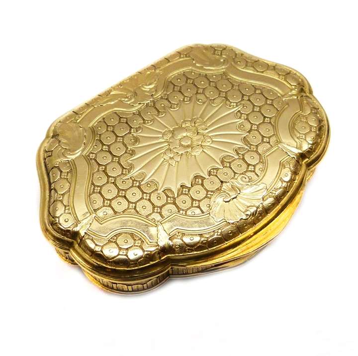 Louis XV cartouche shaped gold box